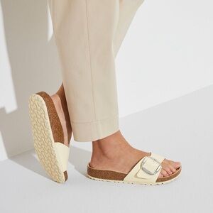 Birkenstock Madrid Big Buckle Slide Sandal Size 40 Patent Leather in Butter